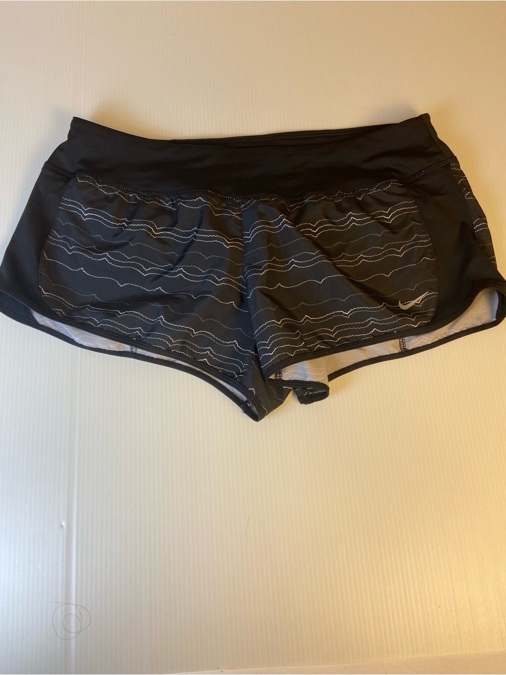 Nike Dri-FIT Running Shorts Women’s Large Black Gray Abstract Print